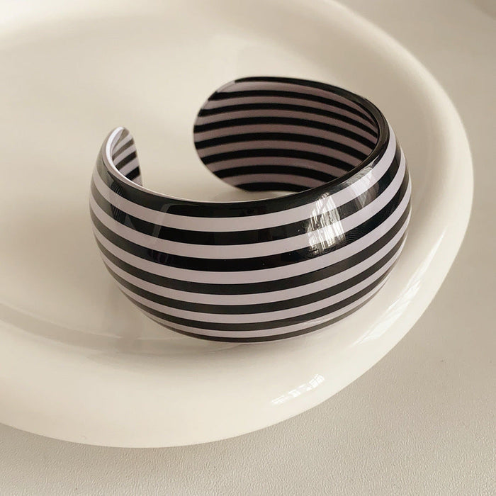 15# Bracelet-Black-White-Horizontal Pattern