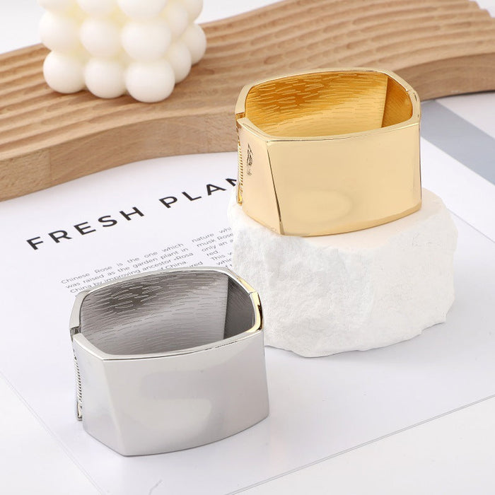 Alloy Punk Fashionable Golden Geometric Personality Bracelets