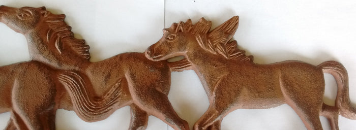 Decorative Running Horses Cast Iron Key Rack with 3 Horses and 5 Hooks