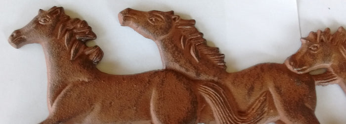 Decorative Running Horses Cast Iron Key Rack with 3 Horses and 5 Hooks