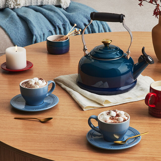 Le Creuset 1.6L Classic Whistling Kettle - Agave