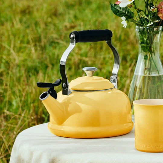 Le Creuset 1.6L Classic Whistling Kettle - Camomille
