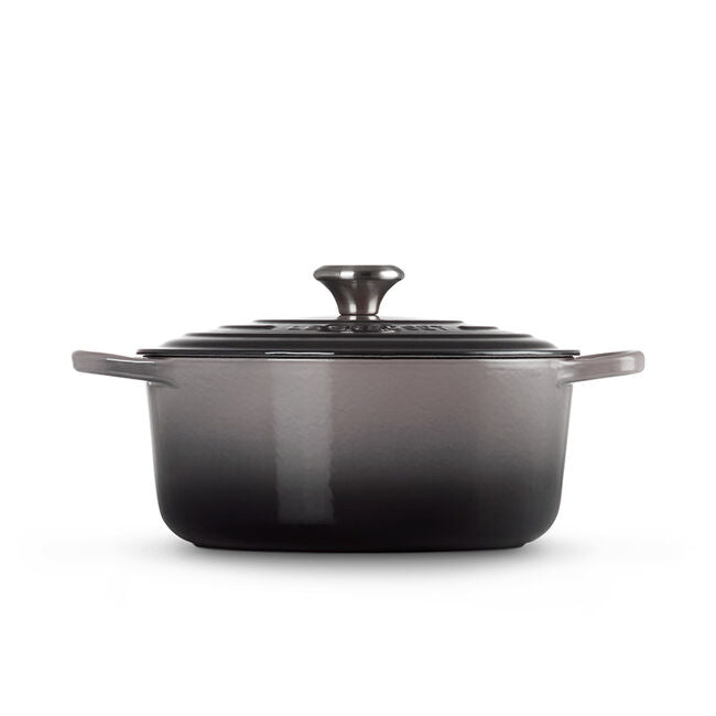 Le Creuset 5.3L Signature Round French Oven -  Oyster — Floor Model