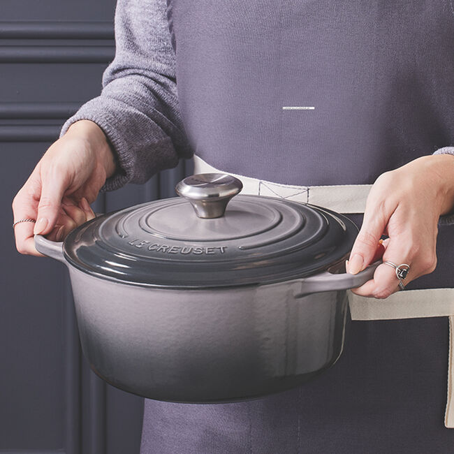 Le Creuset 5.3L Signature Round French Oven -  Oyster — Floor Model