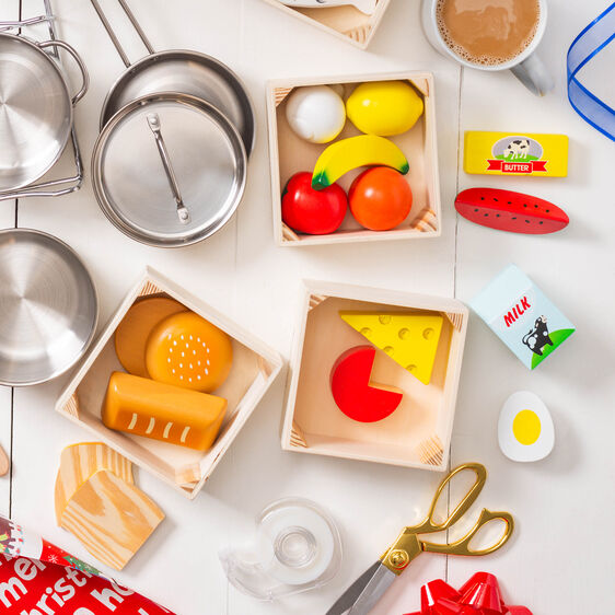 Melissa & Doug Food Groups 21 Hand Painted Wooden Pieces and 4 Crates Ages 2+ Item # 271