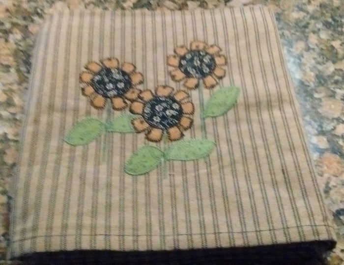 Park Designs - Sunflower Appliqued Lined Valance 60 x 14 Inches 100% Cotton - Olde Church Emporium